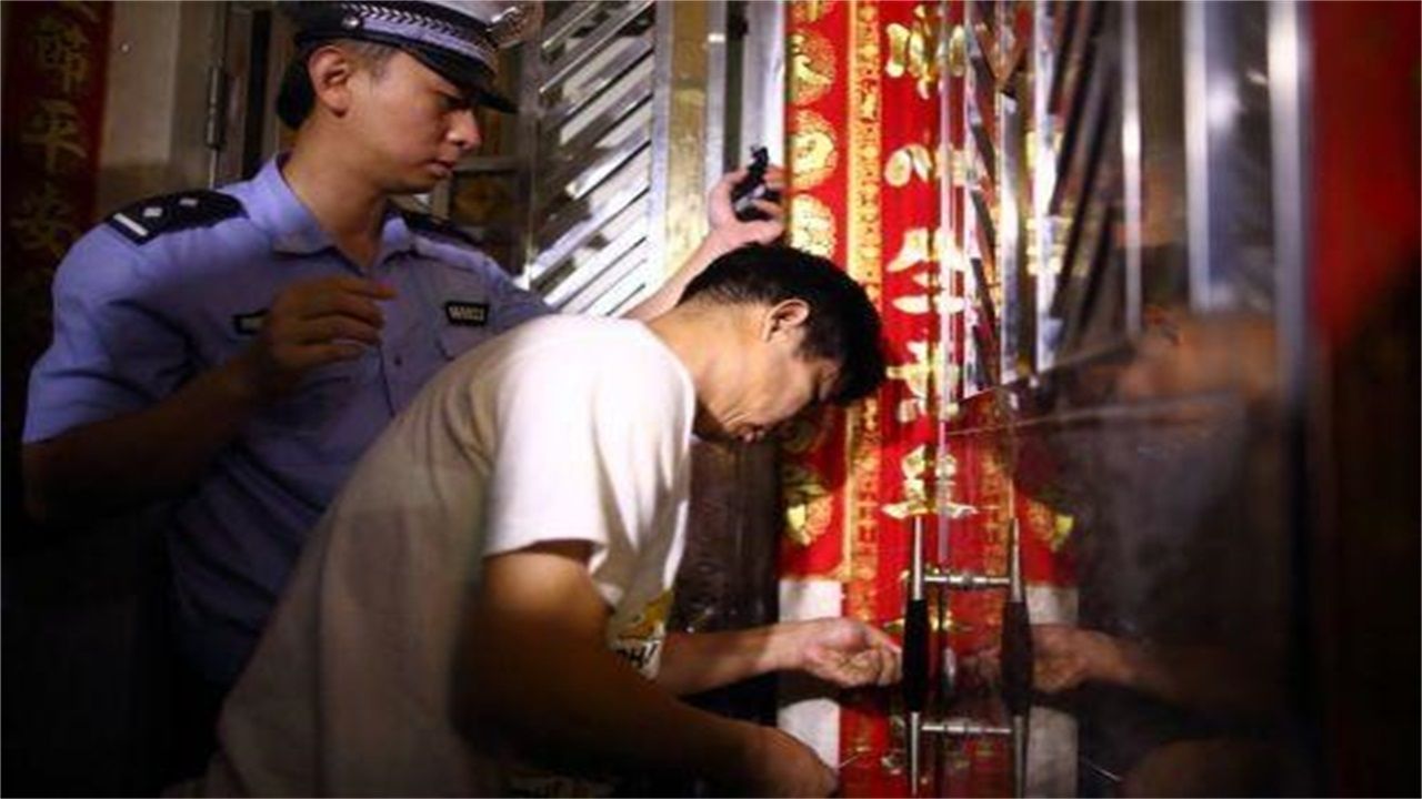 淮安请开锁师傅开了锁后，师傅为什么一般都不进门，就算主人请也不进去？